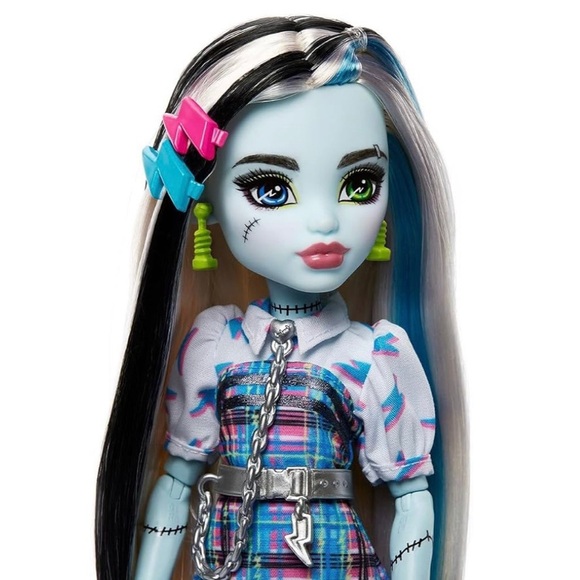 Monster High®: Frankie Stein™ Day Out Doll with Accessories-New - Picture 8 of 9